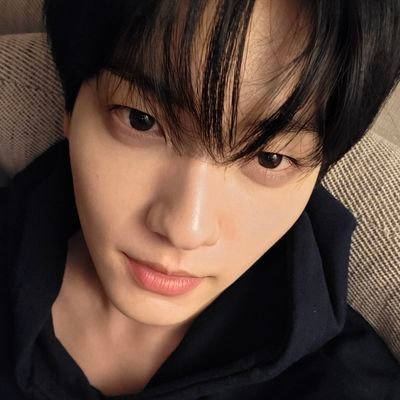 eeshadimple's profile picture. 