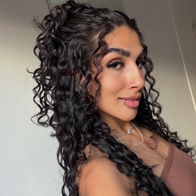 lhyanndra's profile picture. às vezes falando da vida ou reclamando do corinthians.