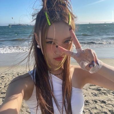 sunshineebelss's profile picture. 𓇼 ⋆.˚ 𓆉 ⋆.˚ 𓇼 𝐛𝐨𝐨𝐤𝐬, 𝐤𝐩𝐨𝐩 𝐚𝐧𝐝 𝐥𝐨𝐯𝐞