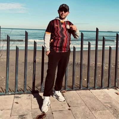 andriysevcenkoo's profile picture. 🐺 “Türkçem benim ses bayrağım” 🇹🇷 Aslolan Galatasaray 💛❤️ Arsenal 🏴󠁧󠁢󠁥󠁮󠁧󠁿 Milan 🇮🇹