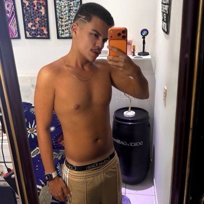 intheskywithbe's profile picture. 