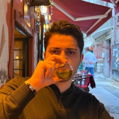 ettirkus's profile picture. hakikat aşığı | mega patern verici | bohem burjuva