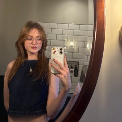 lilystratt's profile picture. 