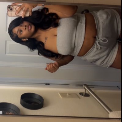 theprettyasske's profile picture. idgaf, idgad.