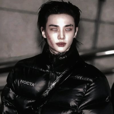 notasoscurass's profile picture. ㅤㅤ  . . .  walking corpseᅠ -⠀ wolf   hybridᅠ . . . ㅤguitarist    ⎯ㅤcomeᅠcloserᅠ*ᅠuᅠwannaᅠ❪ taste ❫ᅠmyᅠbiteᅠ? ᅠstalkerᅠ __ᅠ romantic cannibal