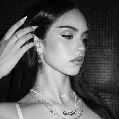 kqtsye's profile picture. right daniela, mi amor?