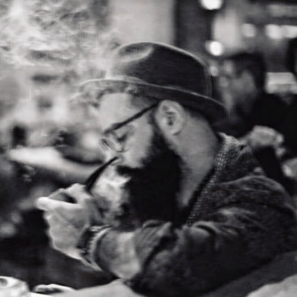 JustJa3far's profile picture. تُسمِّينهُ شعراً .. وأُسمِّيه التعب