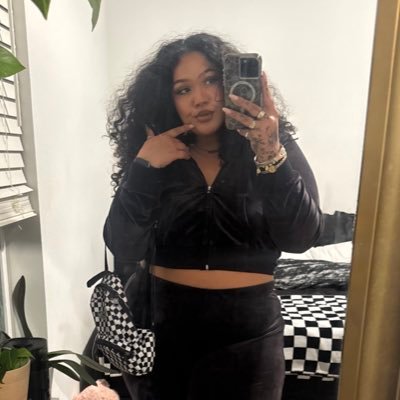 xolymmmm's profile picture. the flowers in my header are actually broccoli 🥦