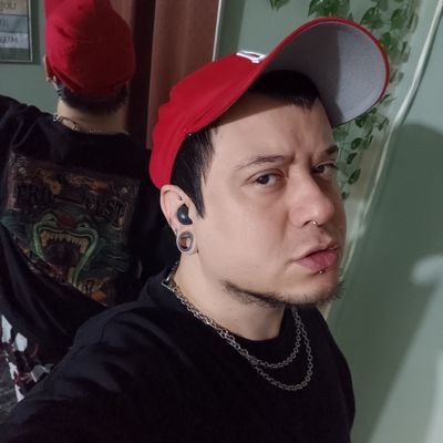 adanensangre's profile picture. • organismo en descomposiciōn •