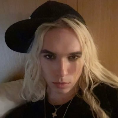 kisshollis's profile picture. mi hermano un tigre blanco