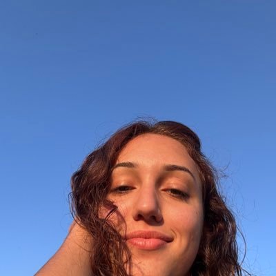 marturecuero's profile picture. el mate en la mano y las pastillas suenan de fondo