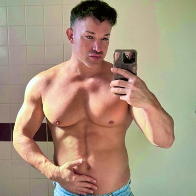 DAmuscleadonis's profile picture. Just here to show off this 🔥 body! Repost, Like & Comment & Subscribe for more 👇
