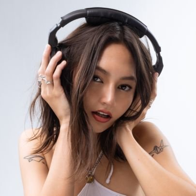 SkyeReddenVO's profile picture. Professional voice actor ✌️🎙 they/she/any, chronically queer 🏳️‍🌈, & severely mixed-race 🇵🇭🇺🇲 Certified Lovecraftian horror 🫰😋