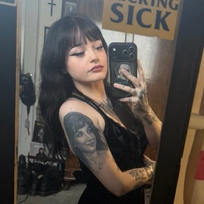 leahevwatson's profile picture. 🥀kate bush enthusiast🥀 ⚢