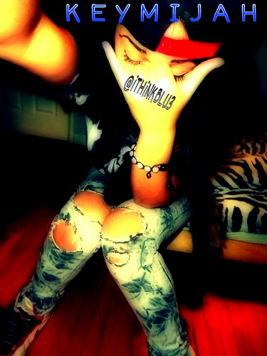(#TeamDrake )iM THAT GiRL :)....★my only wish is that i die real★LiVING LiFE TO THE FULLEST :) YOU ONLY LiVE ONCE THAT'S THE MOTTO NiGGA YOLO!
