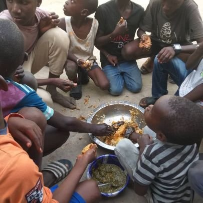 MomodouManneh7's profile picture. Momodau from Gambia: and I have lost both our parents and we urgently need help. My younger siblings and I are struggling to find food, please help us🕊️🙏🏾
