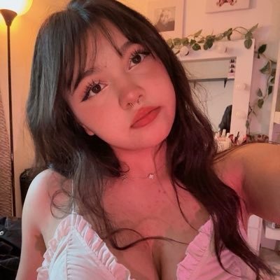 blondenane's profile picture. niña mona