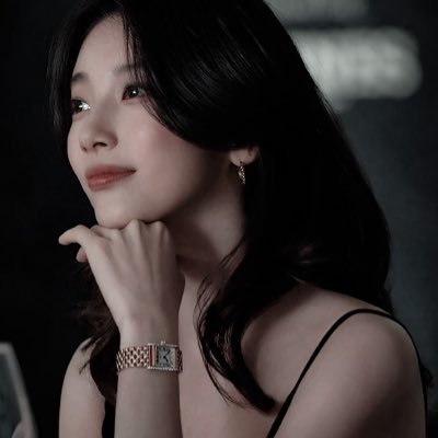 obsidianhee's profile picture. 𝐂𝐡𝐚𝐩𝐭𝐞𝐫 𝐈  “ Surgeon & pediatric physician — Founder of care institutions Across Asia & Europe. Formed by science, Guided by Dostoevsky. ”