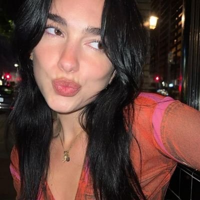 crfnatalia_'s profile picture. “atingida no coração, mas nunca morta.”

— anti-hero, taylor swift