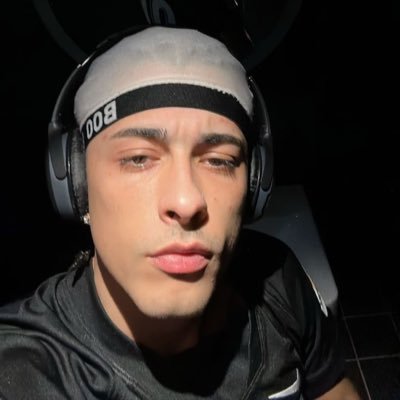 backgroundez's profile picture. son las 3:44