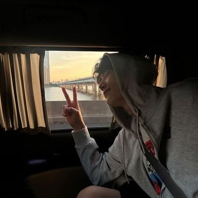 Piieceofyouu's profile picture. text only.