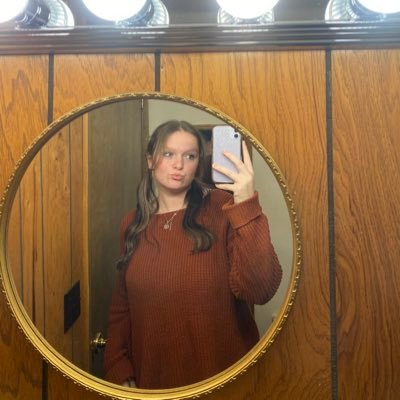 zoeeb17's profile picture. 23