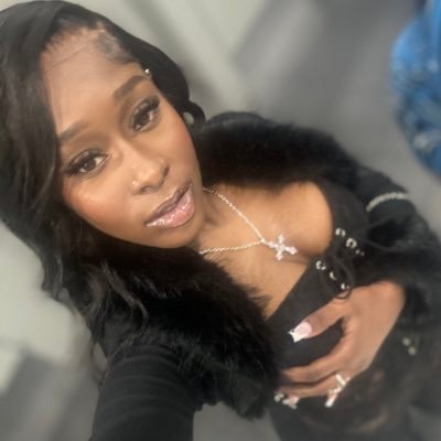 sub2honeyyy's profile picture. I only reply to DMs on my OF 🩷 | $10 DM FEE💋 | 23yrs🐱 | 🔞18+ 💦🫦|