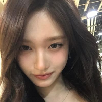 iveissoe's profile picture. the sweetest maknae, also known as all rounder member of IVE name Lee Hyun Seo.