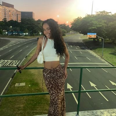 julynhx's profile picture. brilhante 🌟