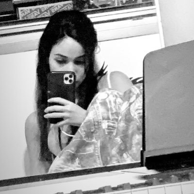 __Netaly's profile picture. חיה בסרט של גודאר. @h63161