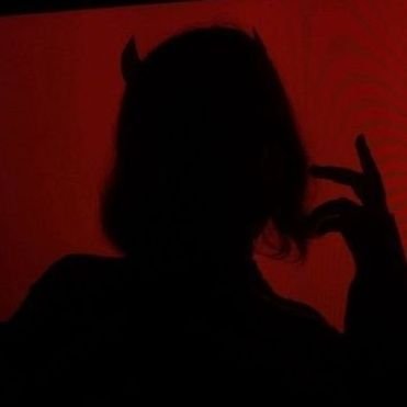 gulasekilo's profile picture. rt-ing at 3am serta mengeluh