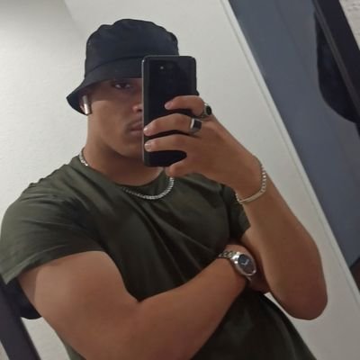 ayrt0nnnn's profile picture. J'ai pas d'idée de bio.