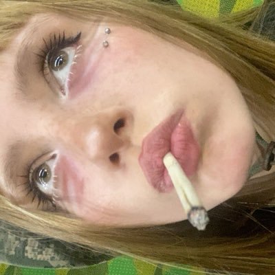 whotfismikuu's profile picture. putita y drogadicta