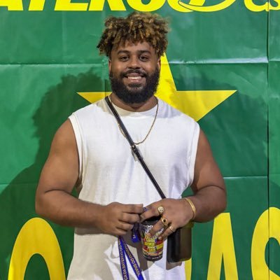 romarioalmeida_'s profile picture. Filho do recôncavo, nascido na terra da farinha, primo da costa do dendê e morador da selva de pedra.