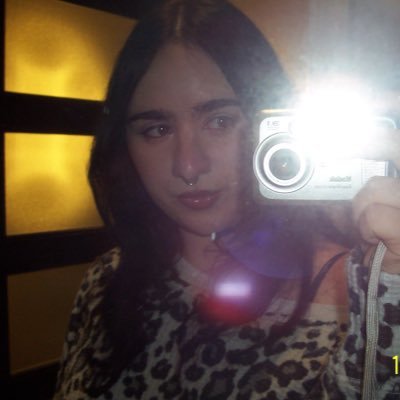 sweetcherryvol6's profile picture. 💋 kiss all the time. disco, occasionally  🪩she/her