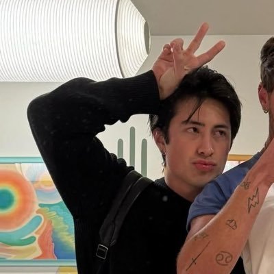 daddyissuesuh's profile picture. whatever