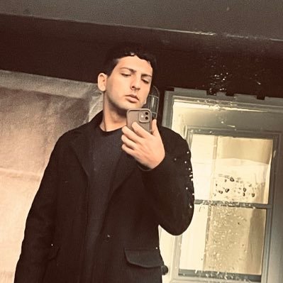 Azizazizii1's profile picture. این صفحه‌یی از دفترچه خاطرات نداشته‌ی من است نه چیزی بیشتر.