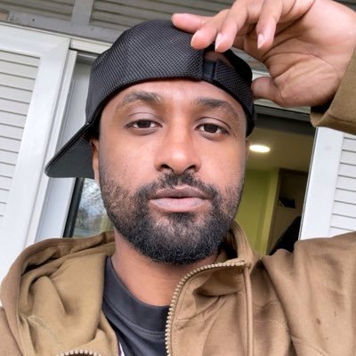 MedoShrara's profile picture. trust in God.