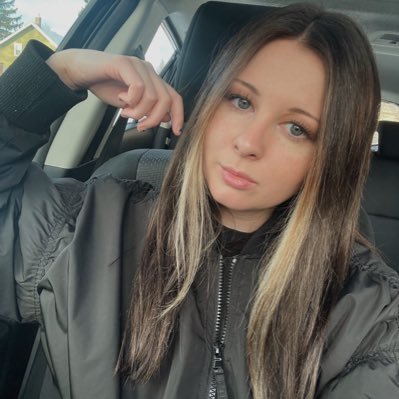 aleexandraskyee's profile picture. 