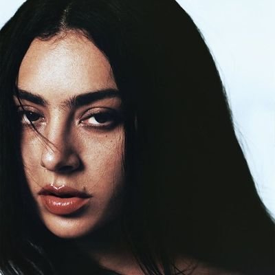 ennyckmoty's profile picture. Nothing's About To Happen To Me                                                             @shapsh1fter