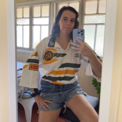 skinnydippng's profile picture. idk footy and shit pop punk bands