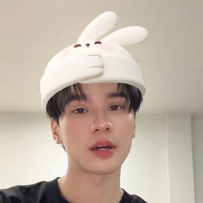 featiures's profile picture. cc: @honeybutterjp