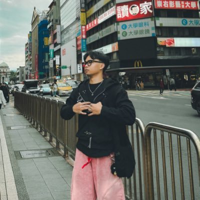 valentinoadhi_'s profile picture. ya gimna namanya juga hidup