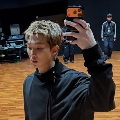 rkivehues's profile picture. life goes on, like this again