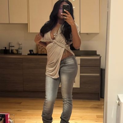 ForeignAngie1's profile picture. muah 💋 new life