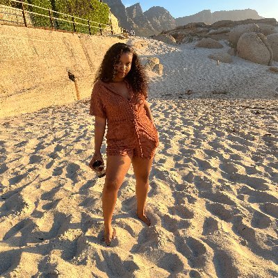 QueenKanjah's profile picture. A Divine Feminine ✨
Curating moods, one playlist at a time. #EchoesAndVibes | Apple Music + Spotify : @kahnyie_theempress