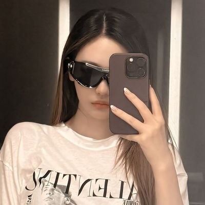 exytream's profile picture. 宁艺卓 ／ 2OO2 ་  ، ˖ ࣪ Young lady that hold a faculty of boards. As if she’s the only one orb in the sky.