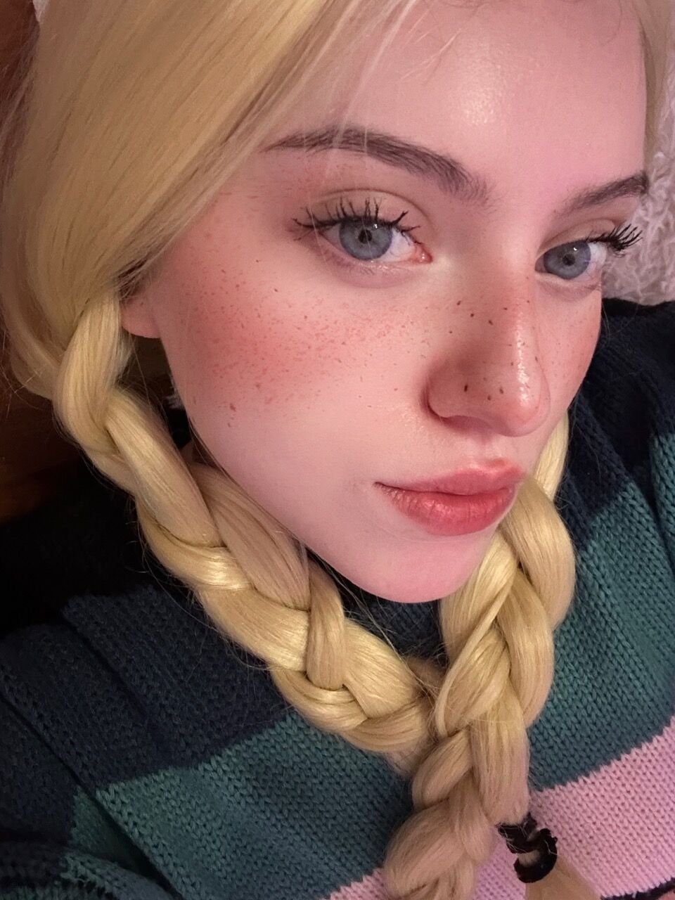 EllisBecke37653's profile picture. where do falling starss actually fall from, DM mee if u ve seen one