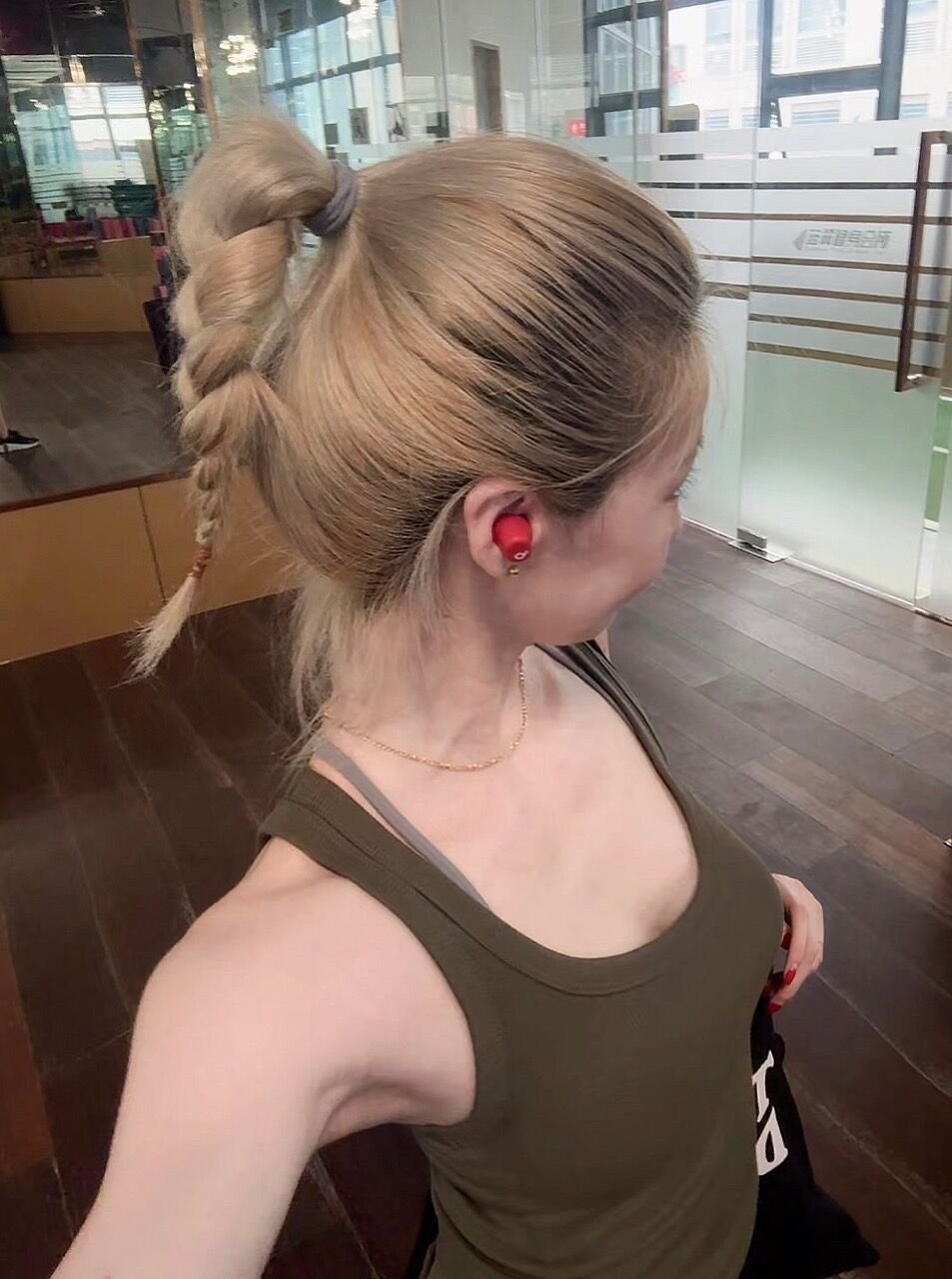 LockhartRh45588's profile picture. why do youu need superman when you have superme, DM for rescue