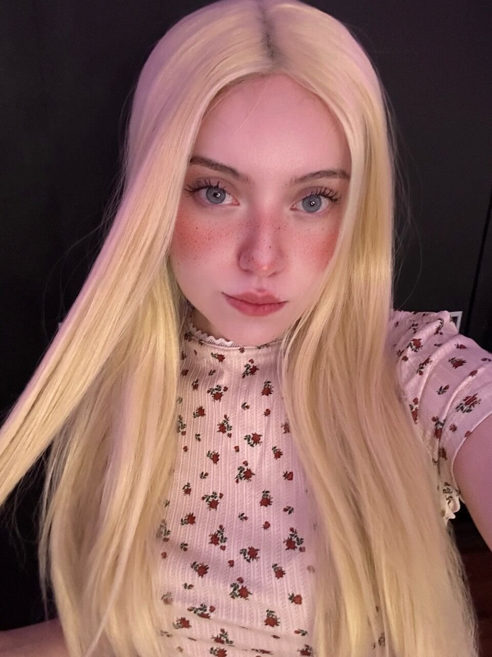 AtlasL63452's profile picture. sometimes my brainn freezes like i have tooo many apps open, DM mee to reboot